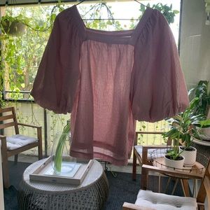 Cute puffy sleeve great for work or play.